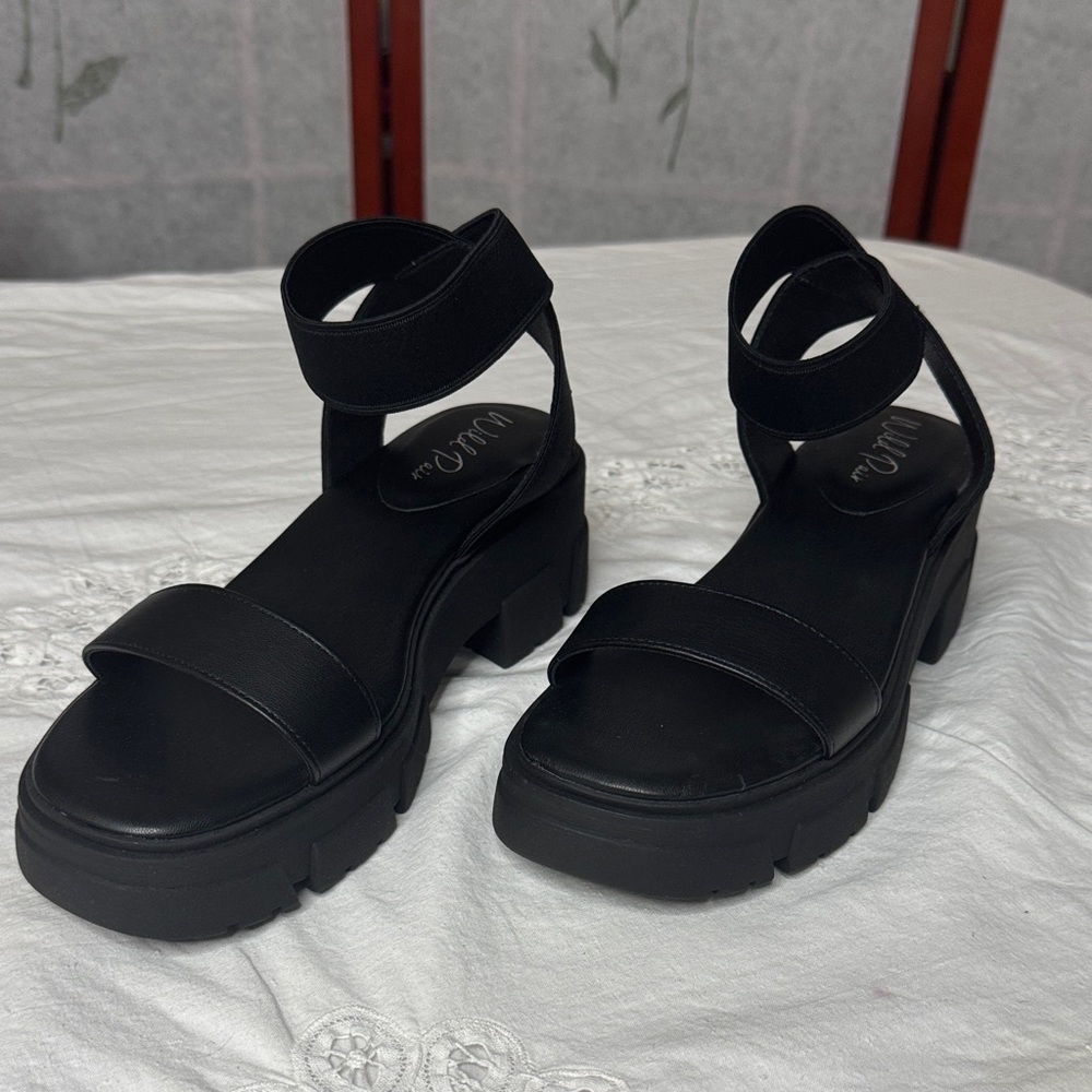 Wild Pair Theodorra Black Gladiator Sandals